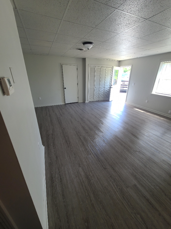 Building Photo - 10 E Main St Rental