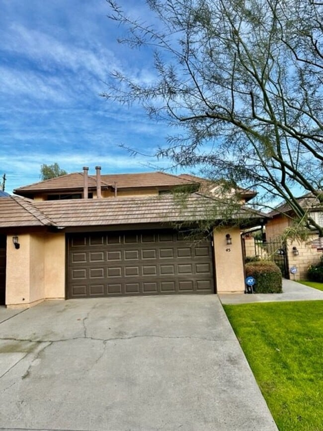 2323 Easthills Dr