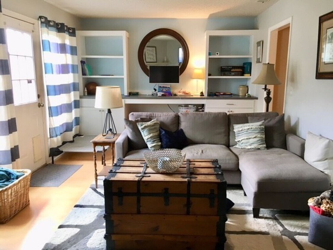 3 Bedroom | 2.5 Bath - Townhome in Mount P... - 3BD/2.5BA - Townhome in Mount Pleasant - A...