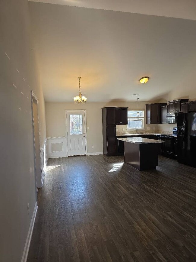 Photo - 3 bedroom, 2 bath in Rockford Forest