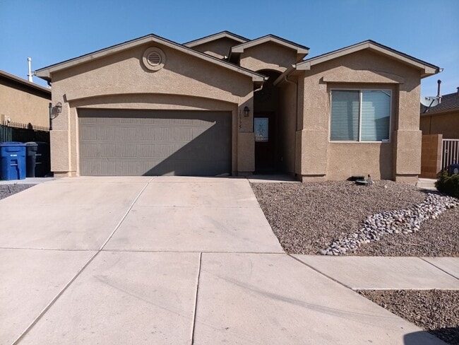 Spacious 4-bedroom, 2-bathroom home! Showi... - Spacious 4-bedroom, 2-bathroom home! Showi...