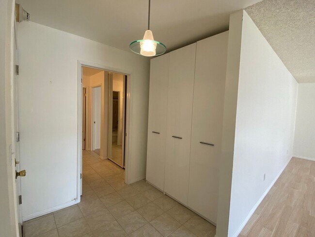 Photo - One Bedroom Condo Available in Watergate Community/Emeryville! Unit 388