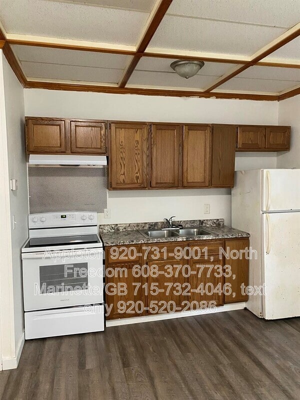 Building Photo - S7559 US 12 B1 Unit B1