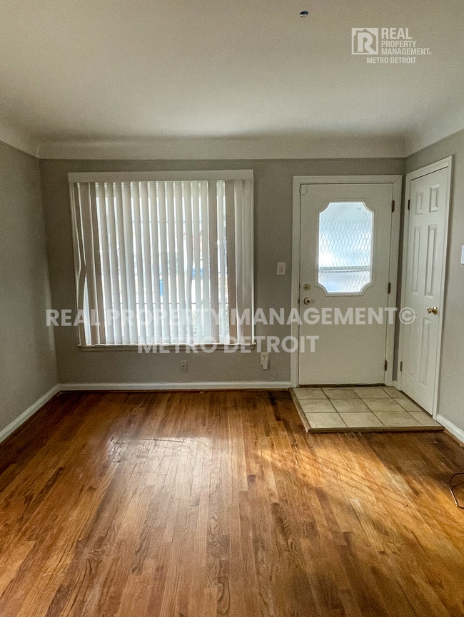 Photo - 25284 Stanford St