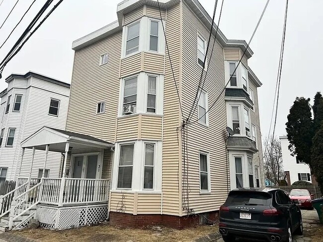 Building Photo - 31 Chestnut St Unit 1