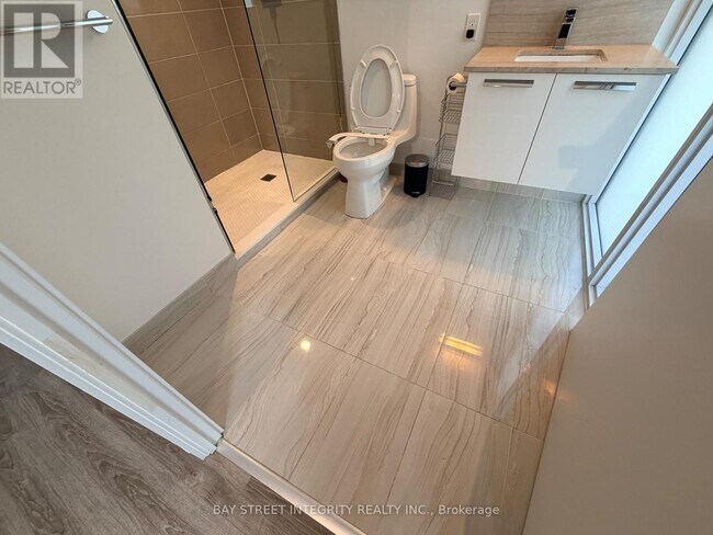 Photo - 28 Wellesley St E Unité 710