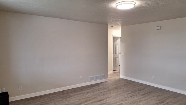 165 W 700 N St