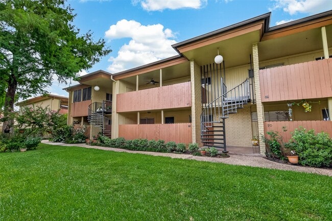 Building Photo - 7714 Renwick Dr Unit M67