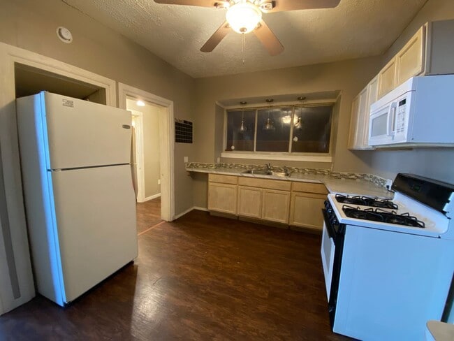 Photo - 421 Allyn St Unit 1