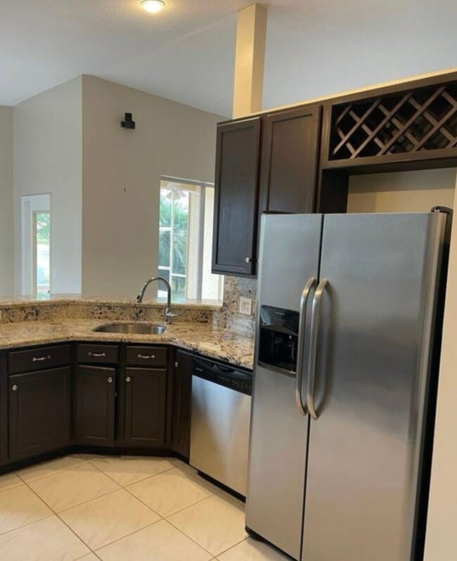 Photo - 895 SW Lake Charles Cir