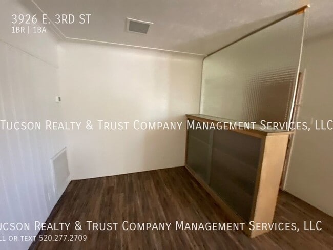 Photo - 3926 E 3rd St