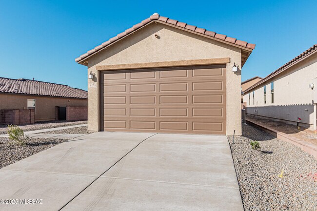9253 N Agave Gold Rd