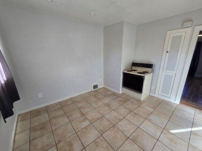 Photo - Bright 1 Bedroom Duplex with Classic Charm near Virginia Lake