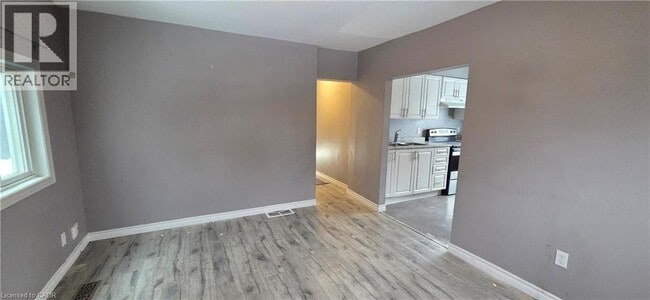 Photo - 54 Wyandotte St Unité 2