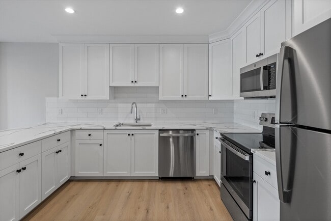 Building Photo - 186 Bedford St Unit 204