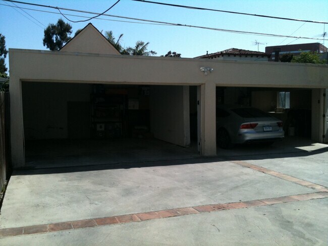 Garage - 8372 Blackburn Ave