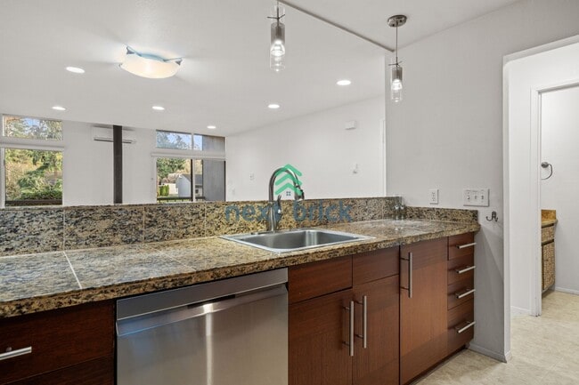 Photo - 2 BED & 1.75 BATH FOR RENT