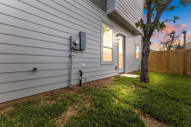 Photo - 751 Dumble St
