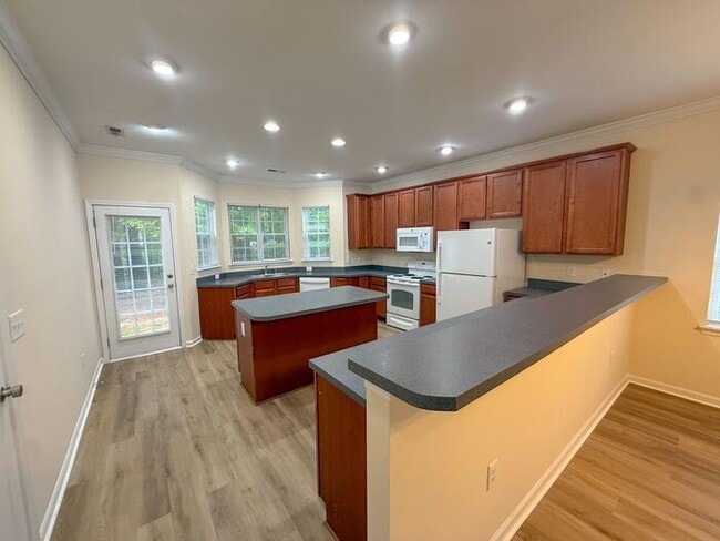 Photo - Beautiful END UNIT 2 Bed 2.5 Bath Town Home, NEW FLOORING THROUGHOUT!!
