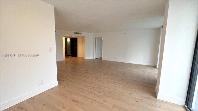 Photo - 3300 NE 192 St Unidad 418