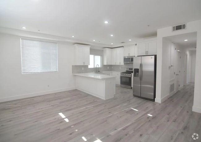 Building Photo - 7129 S La Cienega Blvd Rental