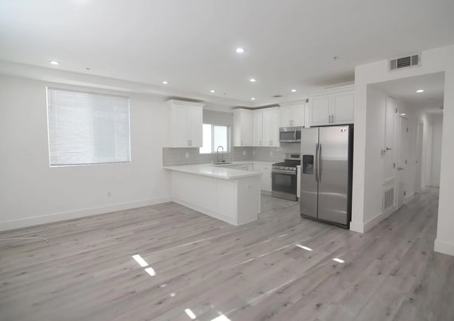Photo - 7129 S La Cienega Blvd Apartments