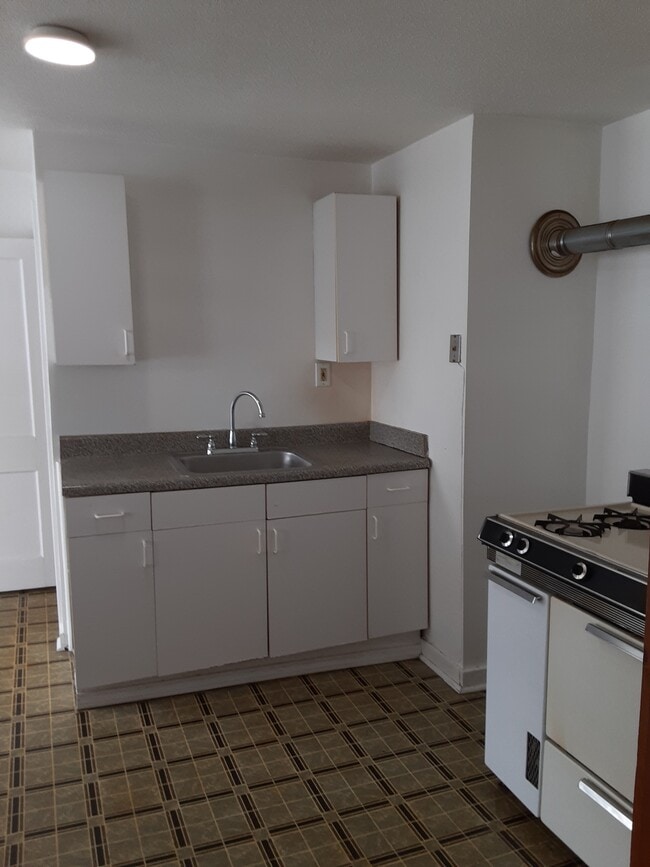 Building Photo - 83 Main St Unit 2C Rental