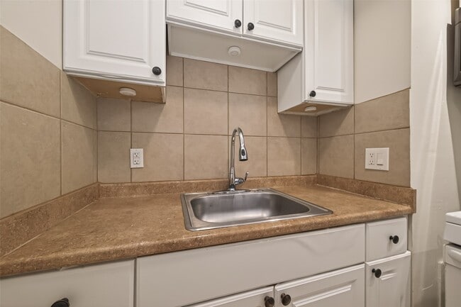 Photo - 2021 Southgate Blvd Unit 4