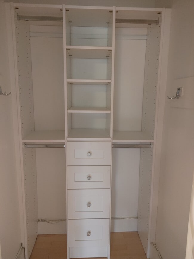 Walk in closet - 1301 N Ode St Unit 135