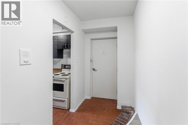 Photo - 269 Parkdale Ave N Unit 303