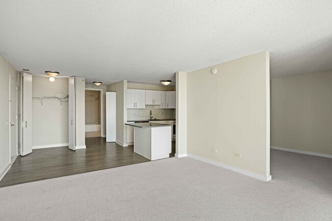 Photo - 598 N State St