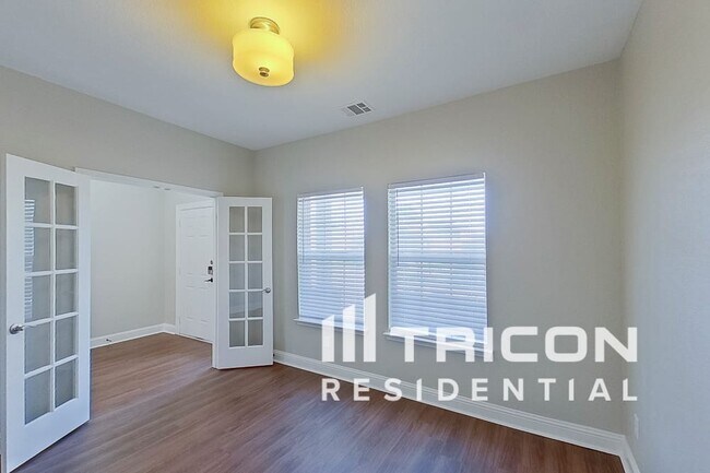 Photo - 101 Redbud Dr