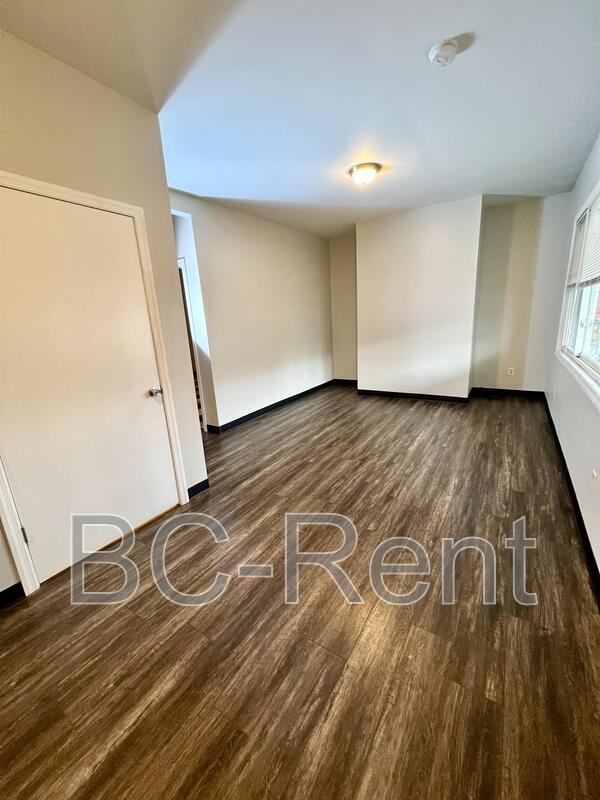 Photo - 1127 Main St