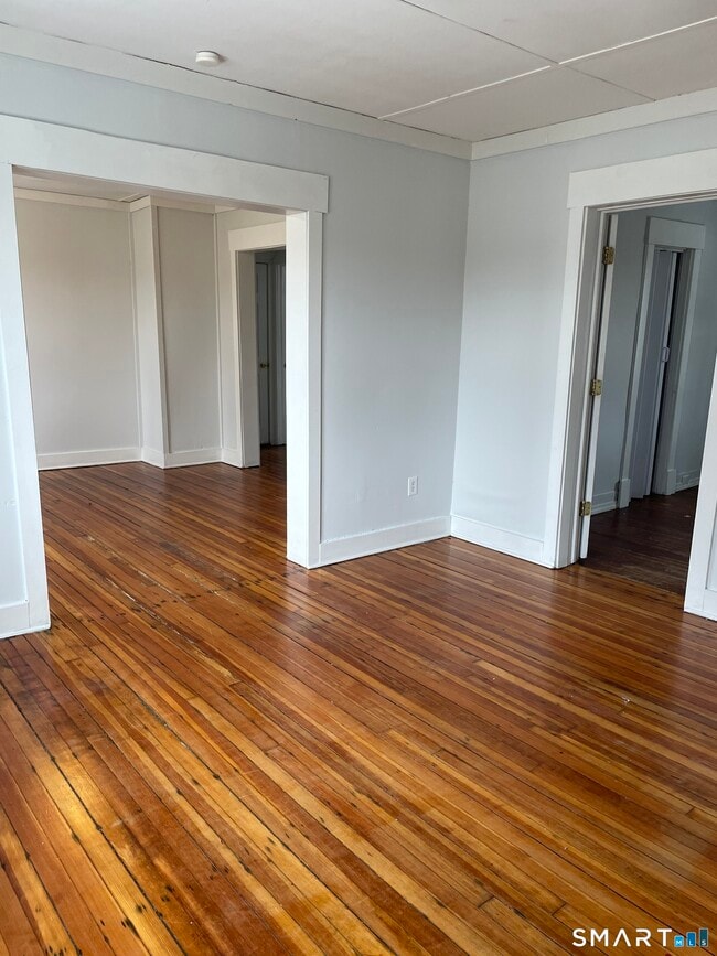 Photo - 184 Meriden Rd