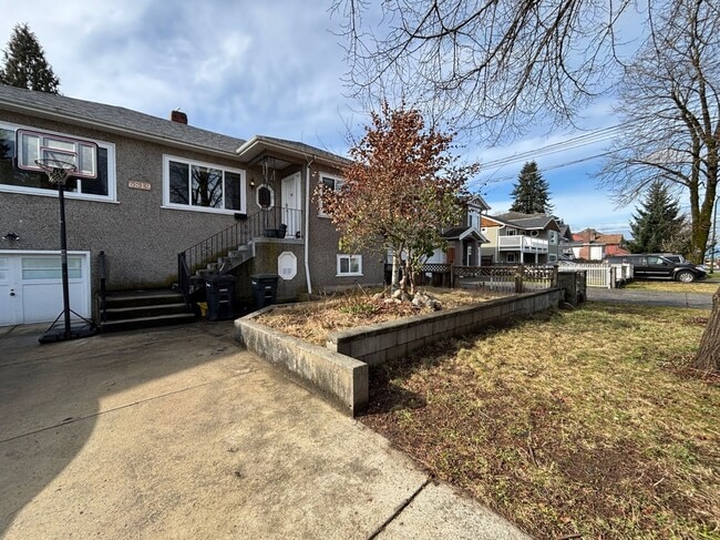 Building Photo - 6819 Linden Av Unit Top