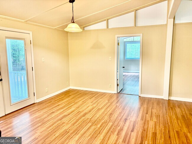 Photo - 435 Sherwood Rd