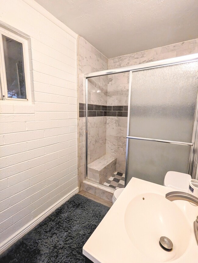 Photo - 150 S Sirrine Unidad B