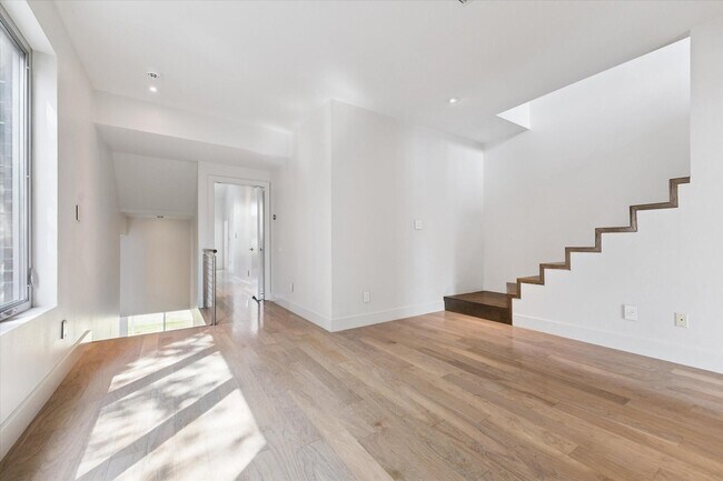 Photo - 1222 Marconi St