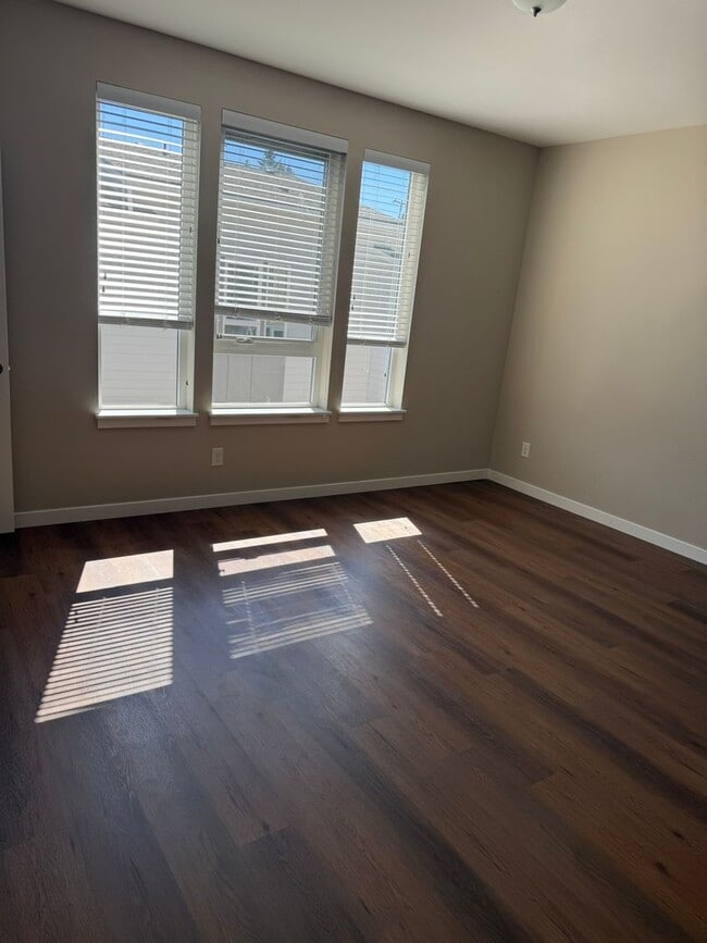Photo - 3bd/2.25ba Lake Forest Park Townhome