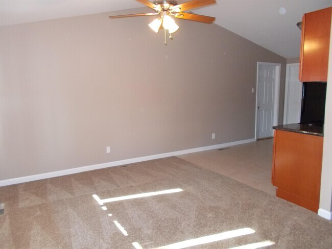 Photo - 660 Windsor Ave