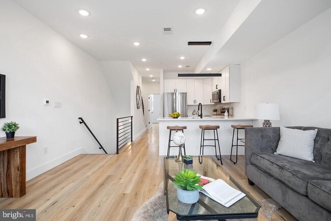 Building Photo - 3106 Clifford St Rental