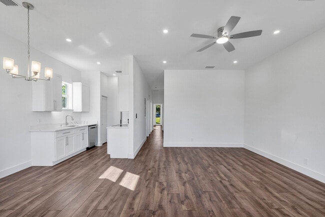 Photo - 1573 W 16th St