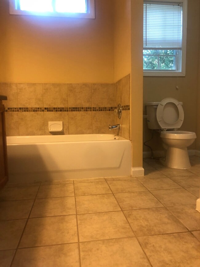 115 Holly Rd NW