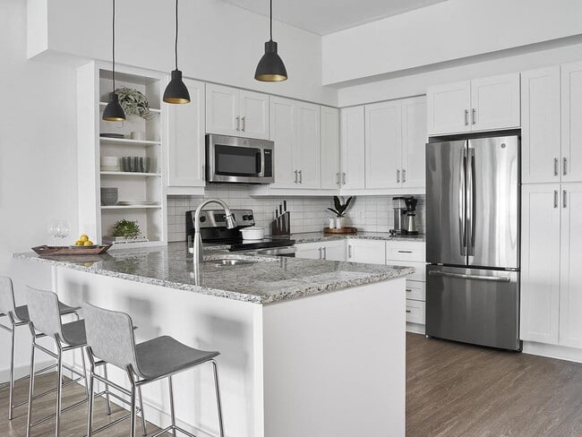 Suite de apartamento tipo estudio con decoración de diseño