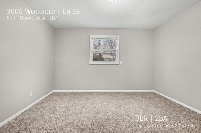 Photo - 3006 Woodcliff Ln SE