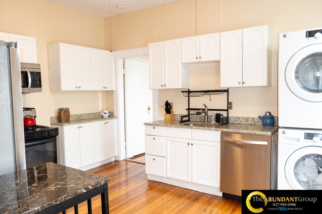 Building Photo - 133 Otis St Unit 2