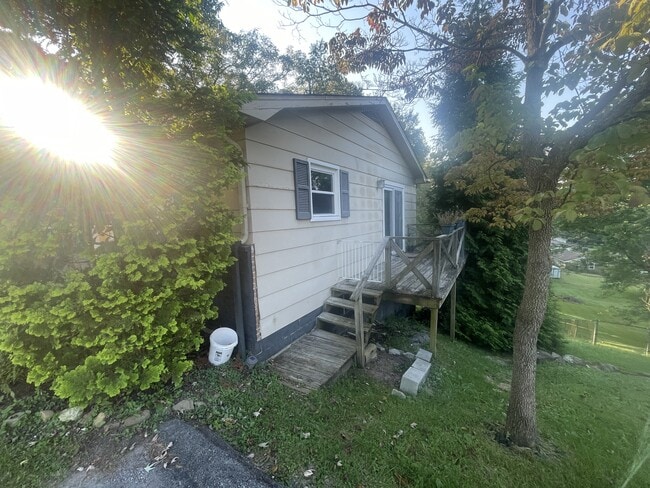 Photo - 221 Teel Rd