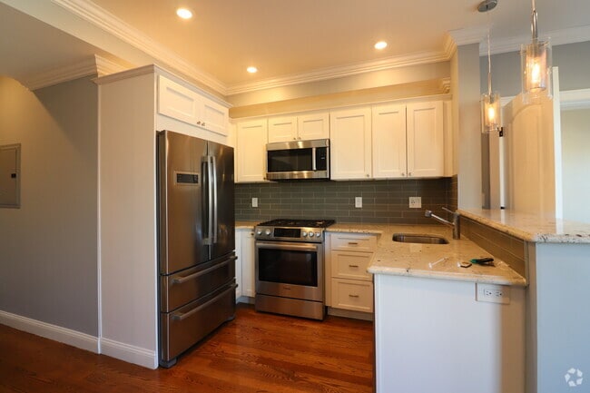 Building Photo - 38-42 Hyde Park Ave. Unit 5 Rental