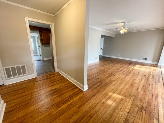 Photo - 1842 Evelyn St