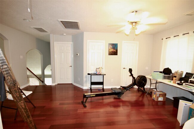 Photo - 18118 Yellowstone Trail